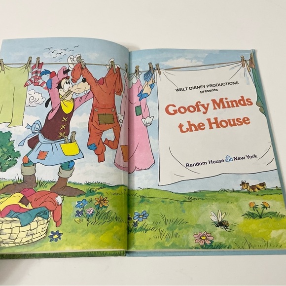 Vintage Disneys Goofy Minds the House Book - Picture 11 of 13